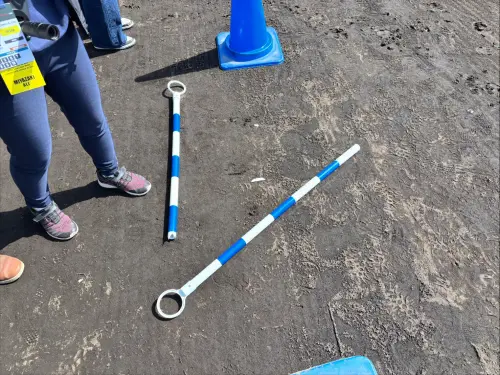 ▲李灝宇打擊練習展現「台灣怪力男」本色，一顆界外飛球直接打爆場邊護欄，林昱珉在一旁笑喊：「賠錢啦！」（圖／記者路皓惟攝）