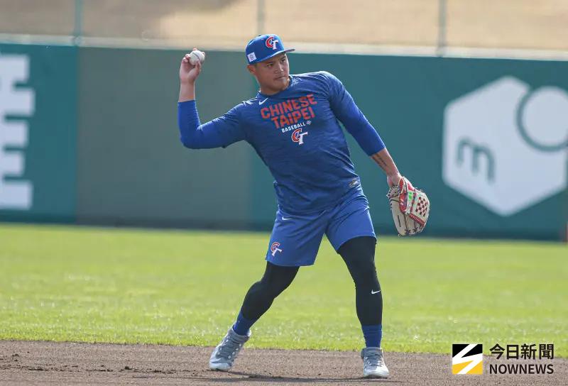 ▲披上WBC國家隊戰袍的李灝宇無懼外界對他春訓數據的質疑，霸氣宣告目前的擊球品質早已經達到季賽水準，準備在東京巨蛋大展身手。（圖／特派記者葉政勳攝）