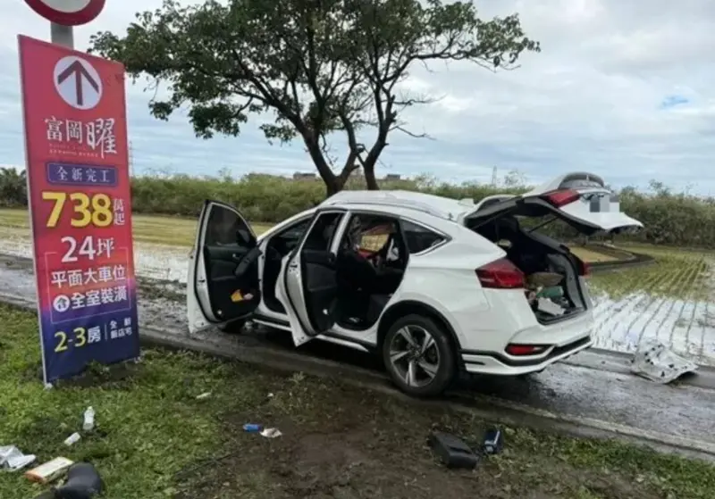 大貨車攔腰撞小客車!一家三口遇劫 妻女不治身亡、男命危搶救