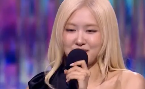 ▲Rosé（如圖）致詞時感謝Bruno Mars。（圖／IG@roses_are_rosie）