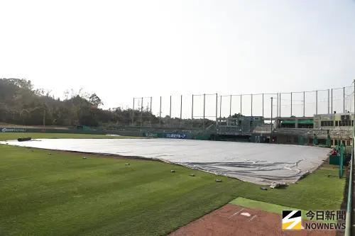 ▲明日宮崎SOKKEN球場降雨機率高達8成，但降雨量每小時僅1mm，順利開打機率並不是0。（圖／記者葉政勳攝,2026.3.1）