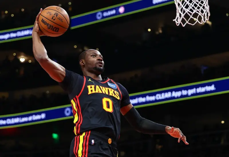 ▲老鷹前鋒庫明加（Jonathan Kuminga）即將在21日主場交手老東家勇士，前名宿亞瑞納斯怒警告科爾，「到時最好不要包夾他，否則你們就是一個軟弱的團隊。」（圖／美聯社／達志影像）