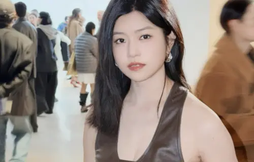 陳妍希米蘭時裝周合體李鐘碩！超低胸迷你裙辣瘋粉絲：離婚後更美