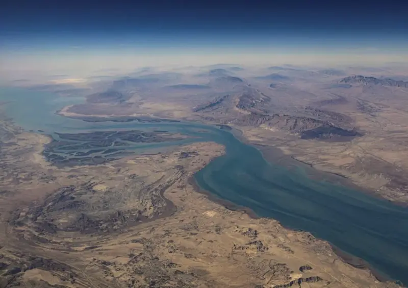 ▲荷姆茲海峽（Strait of Hormuz）因美以空襲伊朗行動陷入實質關閉狀態。（圖／路透社／達志影像）