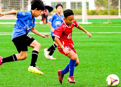 ▲LS紅鯨對戰Unity，展現基層足球扎實養成與小球員臨場應變能力。(圖/健身工廠提供)