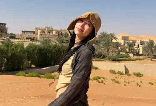 周雨彤中東旅遊突失聯！粉絲怕爆狂問人呢　工作室、微博全無回應
