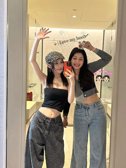 ▲發發（左）跟好姐妹一同到板橋高級飯店放風。（圖／翻攝自發發IG@piglettickle）