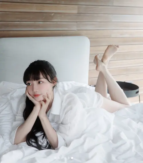 ▲少鹽畢業於台南藝術大學，私下也熱愛畫畫，被粉絲譽為寶藏女孩。（圖／少鹽IG@shaoyenya）