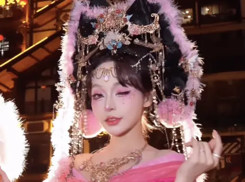 經典賽／林襄扮貓妖露香肩！濃顏五官再升級　撞臉田曦薇超辣