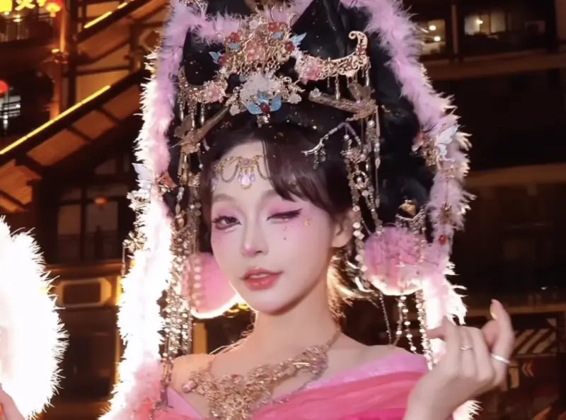 經典賽／林襄扮貓妖露香肩！濃顏五官再升級　撞臉田曦薇超辣