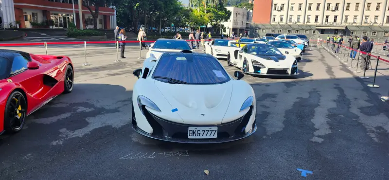    ▲「四大神獸」之一的McLaren P1起標價6400萬元，因無人出價流標收場。（圖／記者吳翊緁攝）  