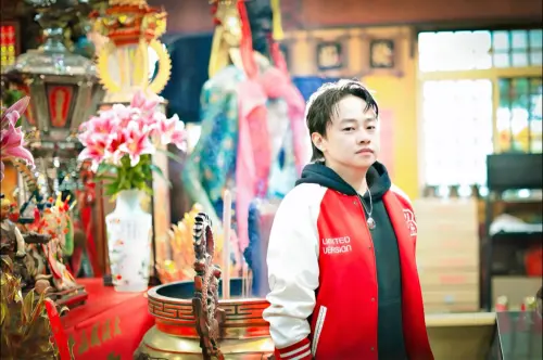 ▲粿粿、王子被發現現身廣澤宮參與開工團拜活動，同場還有藝人陳大天，引發網友熱議。而廣澤宮宮主大有來頭，是曾奪下《超級星光大道》總冠軍的賴銘偉，當年在節目中打敗梁文音奪下百萬獎金。（圖／翻攝自賴銘偉臉書）