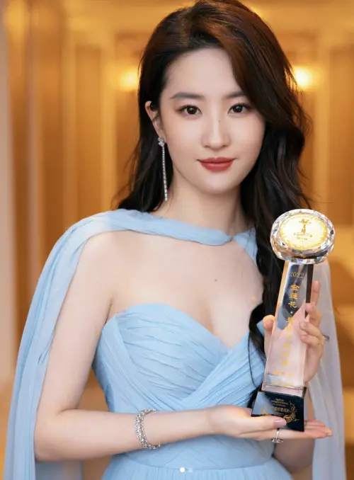 ▲《宴三合》原定女主角據稱是劉亦菲，但因為男主角人選遲遲未定，她沒有接演。（圖／摘自微博）