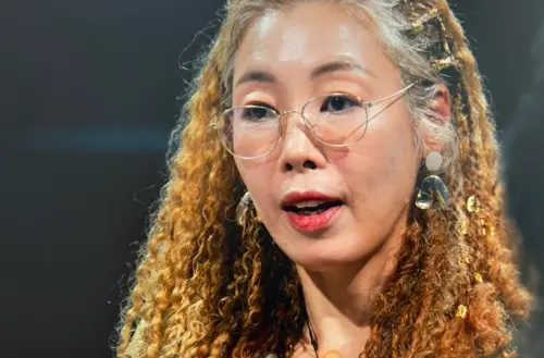 ▲《天機試煉場》參賽選手、塔羅牌算命師莫娜德。（圖／翻攝自Disney+）