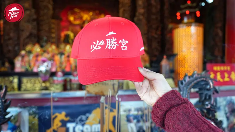 ▲2026世界棒球經典賽（WBC）即將到來，各大品牌為挺中華隊推出經典賽應援小物，《NOWNEWS今日新聞》精選5款2026年經典賽中華隊應援小物，每款都數量有限，千萬別錯過了。（圖／必勝客提供）