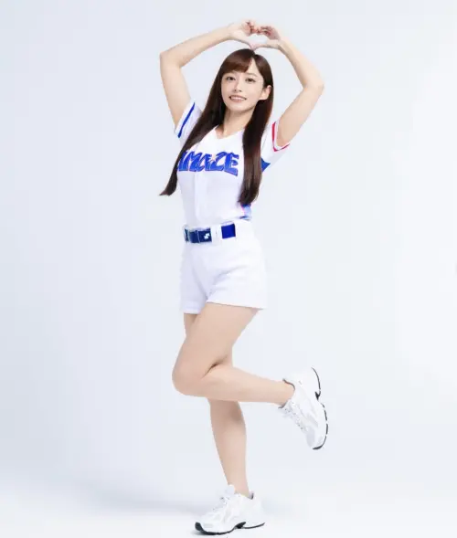 ▲ 丹丹曾因為應援服裝過度緊身，跳舞時衣服突然爆開。（圖／IG@yea_wu）