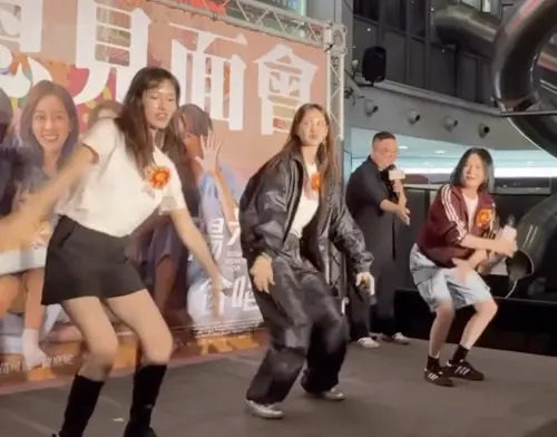 ▲何曼希（前排）、安心亞與苗可麗大跳〈我心狂野〉後，苗可麗突然變身豬哥亮搞笑。（圖／摘自 IG@xinya_an）