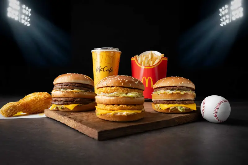 ▲經典賽應援優惠來了！麥當勞大麥克家族回歸，推出「戰勝套餐」力挺中華隊。《NOWNEWS》整理經典賽速食優惠懶人包，一起為中華隊隔海應援。（圖/麥當勞提供）