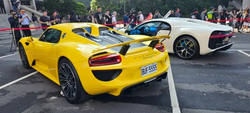 ▲拍定價第三高為四大神獸之一的「蛙王」PORSCHE 918 SPYDER，起標價4100萬，最終以5600萬拍出。（圖／記者劉松霖攝）