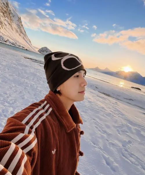 ▲常勇分享一行人在旅行途中意外找到超美絕景。（圖／IG@changyonggggg）