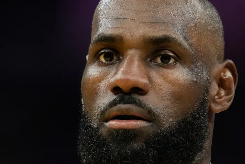 ▲消息人士透露，一旦洛杉磯湖人球星勒布朗詹姆斯（LeBron James）在今夏成為完全自由球員，金州勇士兩大傳奇柯瑞（Stephen Curry）與格林（Draymond Green）將展開強力招募。（圖／美聯社／達志影像）