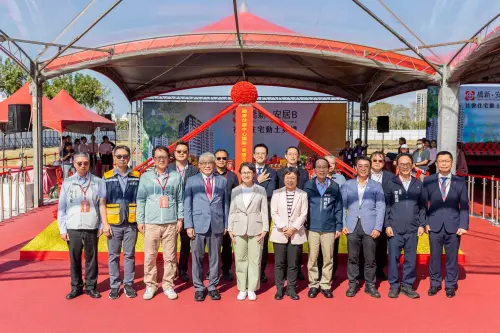 ▲「橋新安居B」舉辦開工典禮，副總統蕭美琴、內政部長劉世芳、國家住都中心董事長花敬群等人一同出席。（圖／國家住都中心提供hurc.org.tw）