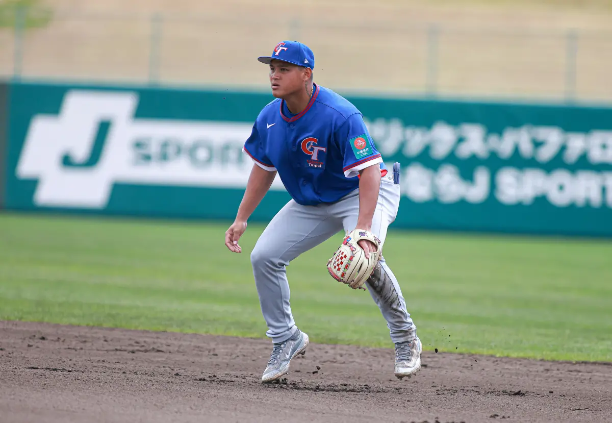 ▲李灝宇在昨（3）日熱身賽後傳出身體不適，今日官方練習日僅著便服並未參與操練，據了解已經前往醫院檢查，中職會長蔡其昌指出，雖然無大礙，不過老虎球團還是比較謹慎，需要看到詳細報告證明真的沒事。（圖／記者葉政勳攝 ,2026.03.03）