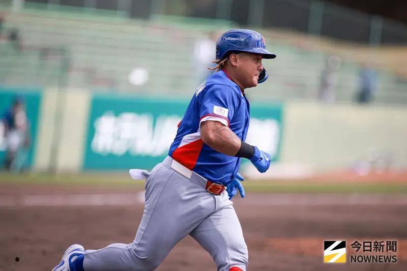 吉力吉撈臀推230kg！觸身球「像被紙屑丟到」粉絲嚇：快去關心球