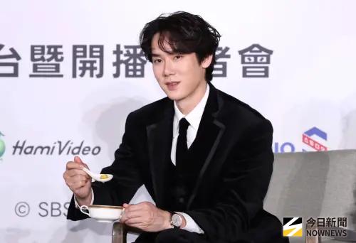 ▲柳演錫（如圖）在台上吃湯圓，下秒露出滿足表情興奮喊：「金猴加（真好吃）！非常好吃！」（圖／記者朱永強攝影）