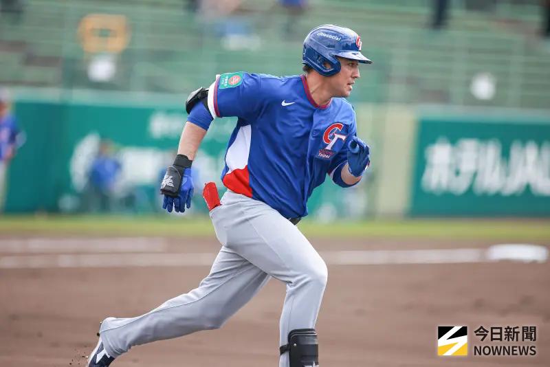 經典賽／引誘球騙不到「費仔」！林安可看見費爾柴德的本壘板紀律