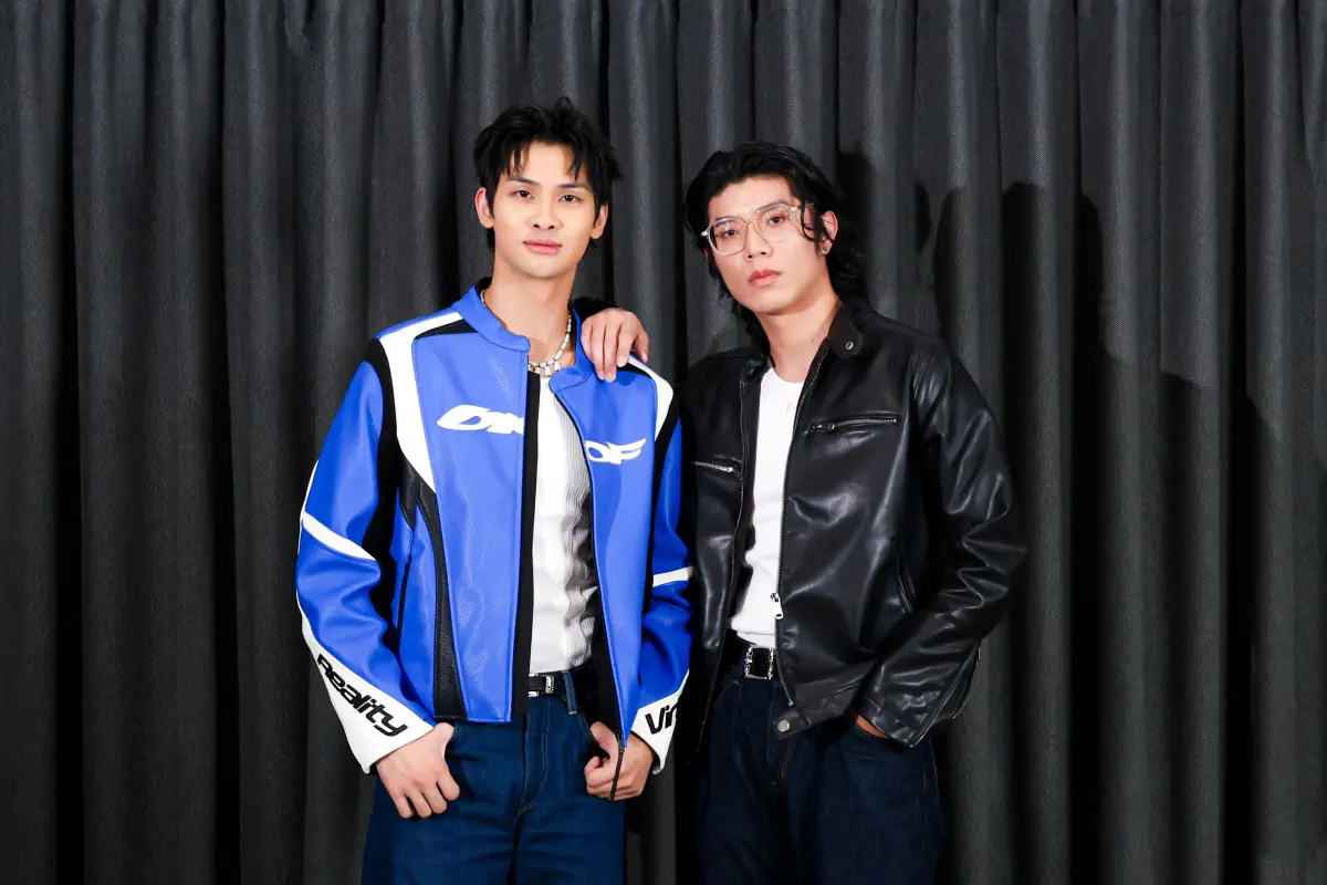 ▲FEniX成員夏浦洋（左）先前因錄製運動實境節目導致右腳前十字韌帶斷裂，他趁著年節期間前夕動了第二次手術，在春節期間休養。他感謝家人照料他，讓他克服包塑膠袋洗的克難期。（圖／踢帕娛樂提供）