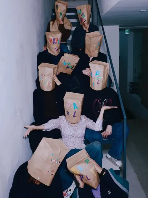 ▲BoA寶兒公開公司名稱，以及和員工的合照。（圖／IG@boakwon）