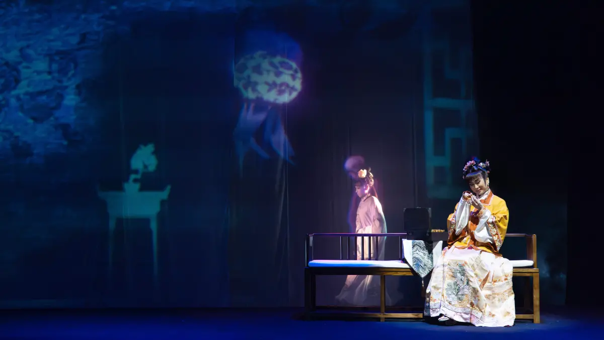 ▲ 《幽戀牡丹》在視覺上由「正在動映」發揮其影像設計強項，將營造黑夜中漂浮的牡丹燈籠、從天而降的金幣等震撼視覺。（圖／高市府文化局提供）