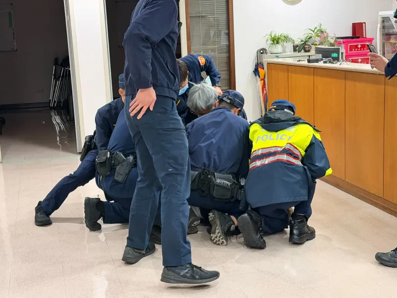 獨／立法院中興大樓遭闖入！醉漢胡鬧還毆警　警方緊急壓制
