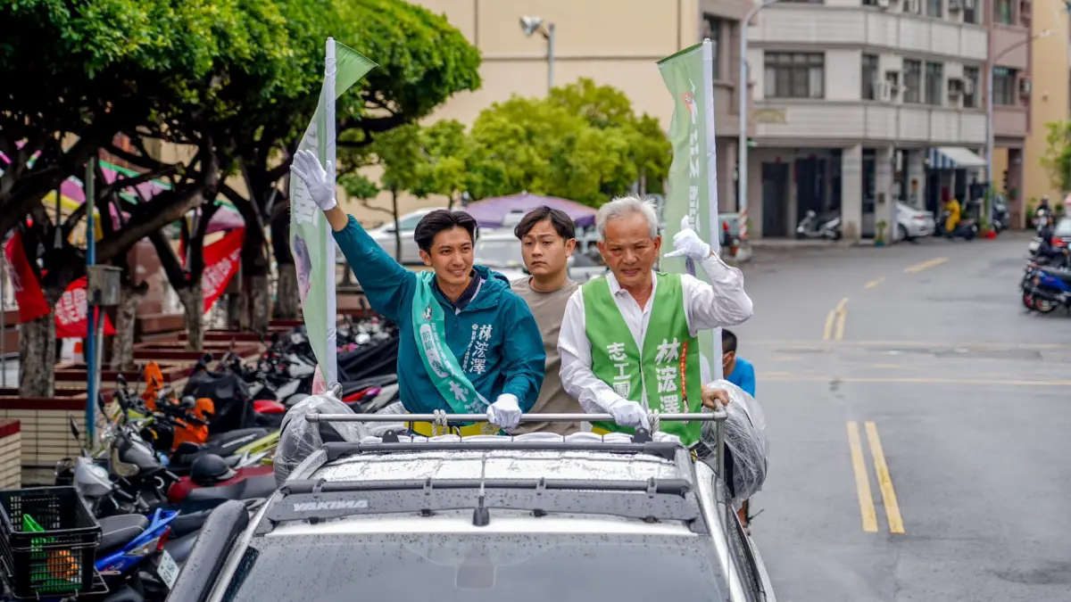 ▲前鎮小港參選人林浤澤今天由前鎮區前區長謝水福陪同掃街，多位里長及社區發展協會理事長也同步表達支持。（圖／前鎮小港市議員參選人林浤澤提供）
