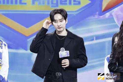 ▲SUPER JUNIOR成員銀赫擔任節目主持人，先前受訪時表示想將金鐘獎帶回家。（圖／記者吳翊緁攝影）