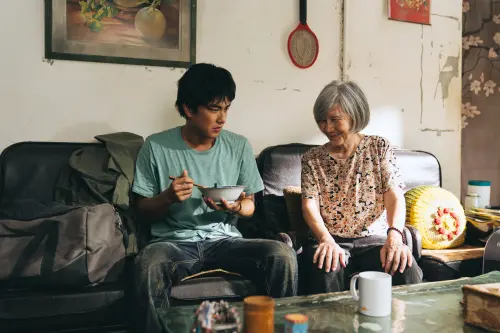 ▲《失樂園》直面社會成見，曾敬驊（左）談兒少議題「該用什麼距離靠近他們？」（圖／冬候鳥電影、文策院提供）