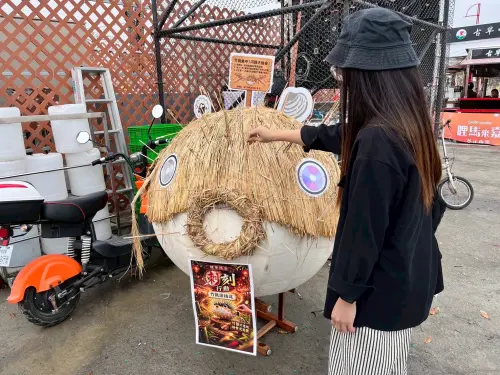 嘉義燈會驚見「可愛巨型河豚」裝置！功能超實用　夜市安全都靠它