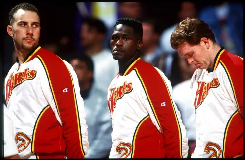 ▲老鷹傳奇名宿「人類精華影片」威金斯（Dominique Wilkins）（中），是隊史80年代戰績一飛沖天關鍵。（圖／美聯社／達志影像）