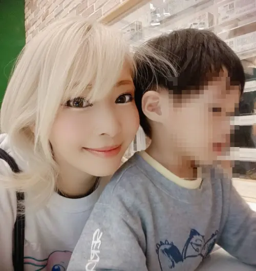 ▲Makiyo說冷氣漏水問題導致她和俊俊跌倒，但房東卻不積極修繕還要她搬走。（圖／Makiyo臉書）