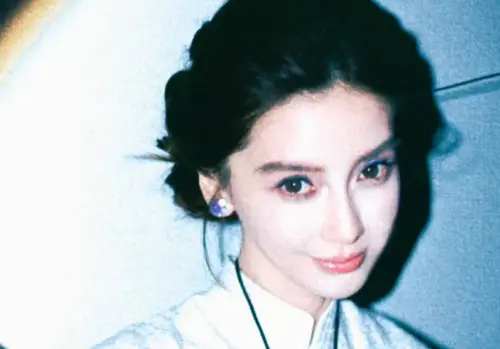 Angelababy被爆「在香港有個小男友」！和黃曉明離婚4年偷偷愛