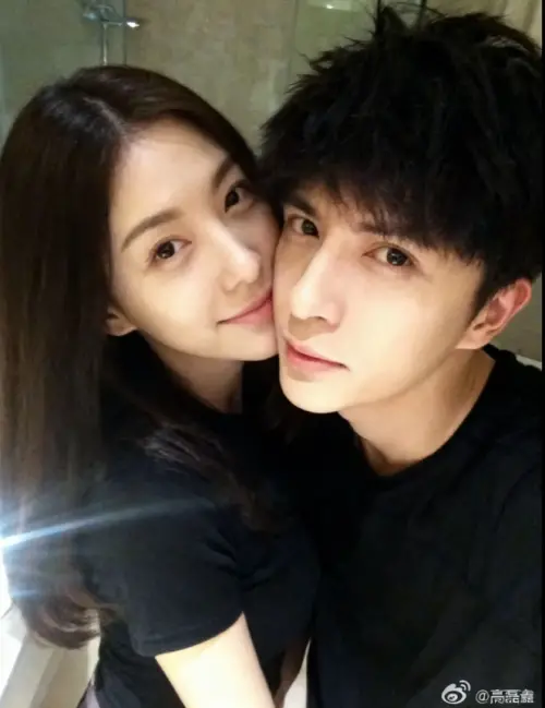 ▲薛之謙（右）分手李雨桐後與前妻高磊鑫（左）復合，導致李雨桐崩潰。（圖／微博＠高磊鑫）
