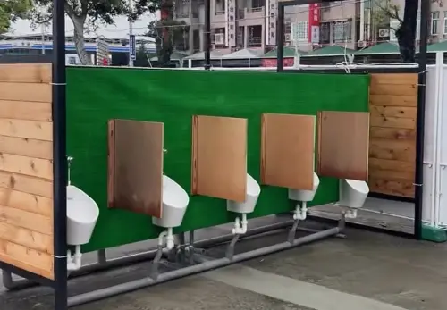 台灣燈會男廁露天太離譜！遊客開戰：沒人權　女廁反讚5星級傻眼