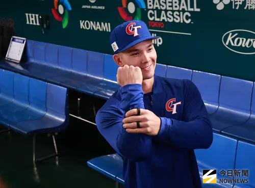 滿貫全壘打！費仔是台灣人？大聯盟年薪、媽媽台中人：因他打WBC