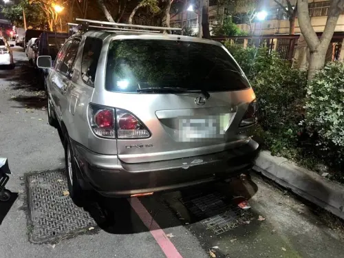 跟老闆借車後失聯！台中裝修工竟倒車內身亡　警還搜出這1物