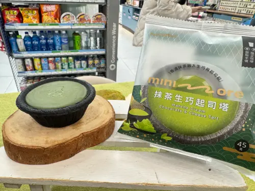 ▲抹茶生巧起司塔，酥脆塔殼搭配抹茶與起司的雙餡完美結合，售價45元。（圖／記者鍾怡婷攝）