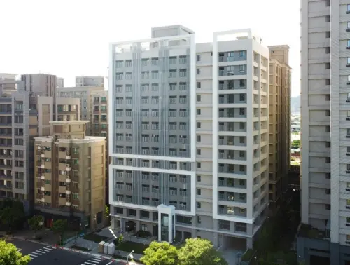 ▲新北三重富貴好室位於二重疏洪道沿岸地區規劃重劃區，近重陽大橋及國道1號，一橋之隔即通台北，為三重地區新興發展第一環，10分鐘就能到北士科園區。（圖／翻攝自國家住都中心安居好室社宅官網socialhousing.tw）