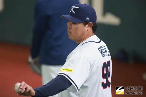 ▲管在2026年已屆38歲高齡，柳賢振仍憑藉其卓越的控球技巧與豐富的比賽解讀能力，在投手丘上展現老將的沈穩價值。（圖／記者葉政勳攝 ,2026.03.04）