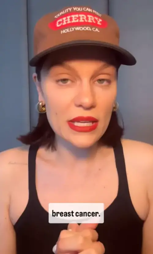 ▲Jessie J去年透過IG上傳影片，跟大家宣布自己罹患乳癌的消息。（圖／IG@jessiej）