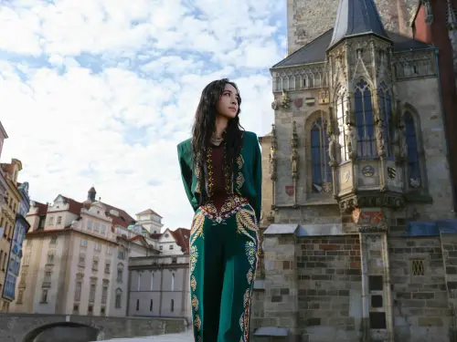 蔡依林稱「沒有許願池的布拉格廣場」　星宇航空釋出MV花絮